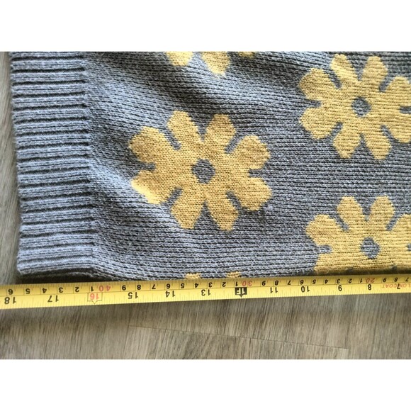 Mossimo Supply Co Sweater Flower boho gray and yellow x-small - Picture 5 of 5